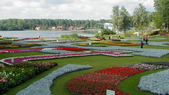 floriade "Floriade - Main Garden" (CC BY-SA 2.0) by roger4336 door Roger (bron: Wikimedia Commons)