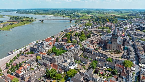 Luchtfoto van Nijmegen door Steve Photography (bron: Shutterstock)