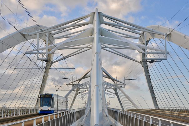 IJburg brug in Amsterdam door Peter de Vink (bron: Shutterstock)