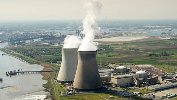 Kerncentrale bij Doel, Antwerpen door Tom Buysse (bron: Shutterstock)