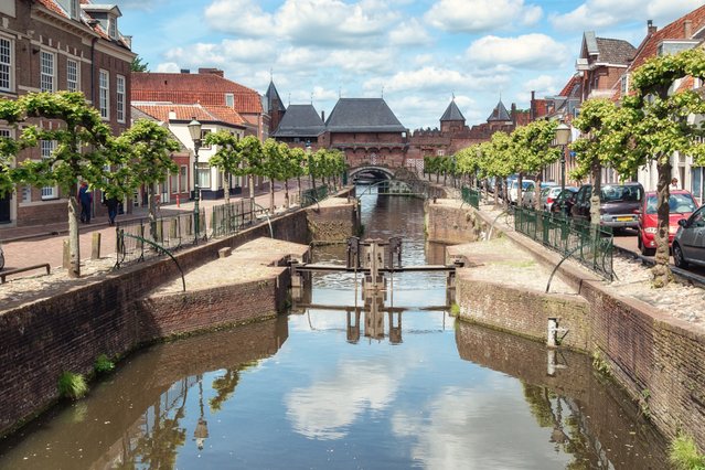 De Eem met de Koppelpoort in Amersfoort door Julia700702 (bron: Shutterstock)