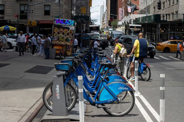 Citi Bike station in Midtown Manhattan door Tada Images (bron: shutterstock)