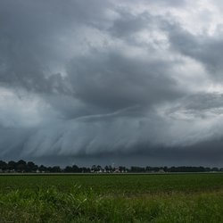 Plankwolk boven een polder door Menno van der Haven (bron: Shutterstock)