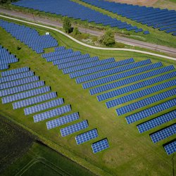 zonnepanelen -> Photo by Andreas Gücklhorn on Unsplash door Andreas Gücklhorn (bron: Unsplash)