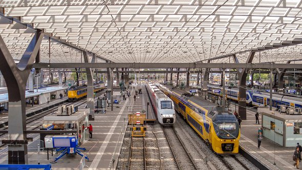 Rotterdam Centraal, 27-9-2012" (CC BY 2.0) by Rob Dammers -> treinen door Rob Dammers (bron: Flickr)