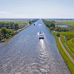 Luchtfoto van het Amsterdam-Rijnkanaal door Steve Photography (Shutterstock)