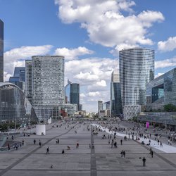 La Defense Parijs - Wikimedia Commons, 2020 door Ilya Grigorik (bron: Wikimedia Commons)