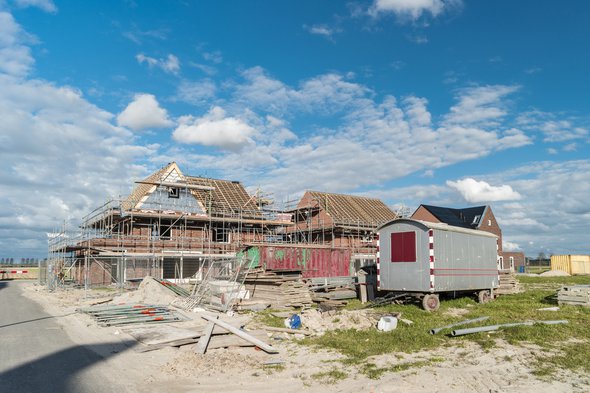 Woningbouw in buitenstedelijk gebied door Fokke Baarssen (bron: Shutterstock)