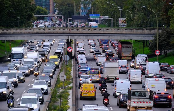 Maximumsnelheid van 50 kilometer per uur op de Parijse Ring. door Vernerie Yann (bron: Shutterstock)