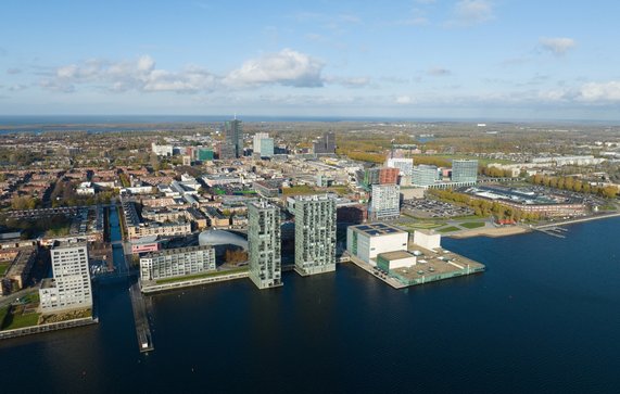 Almere door Make more Aerials (bron: Shutterstock)
