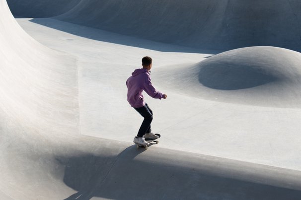 Skateboarder in Amsterdam door Smeerjewegproducties (bron: Shutterstock)