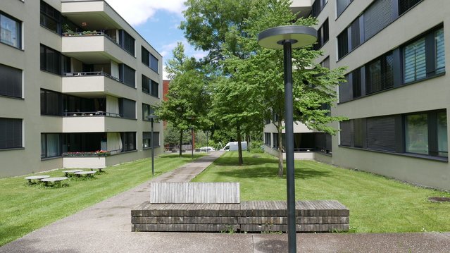 Dankzij de verspringende gevels en groene binnentuinen oogt de nieuwbouw aan de Katzenbacherstrasse minder massief door Jaco Boer (bron: Jaco Boer)