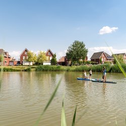 Woningen aan de Kraanvogel, met uitzicht op de Zaamkreek. door Lidwine Guiran (bron: Lidwine Guiran)