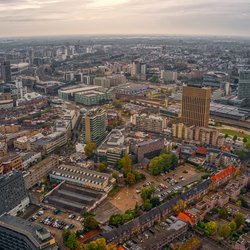Luchtfoto van Eindhoven in de vroege herfst door Jacob Boomsma (bron: shutterstock)