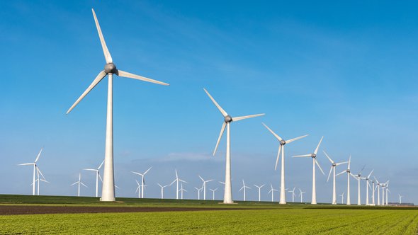 Windmolens in het landschap door fokke baarssen (bron: Shutterstock)