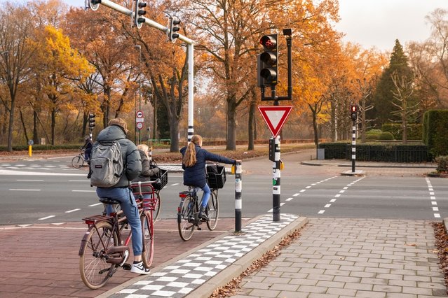 Jongeren op weg naar school door Lea Rae (bron: Shutterstock)