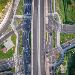 Snelweg kruispunt infrastructuur wegen