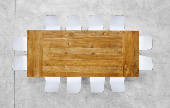 Large Brown Meeting Table door Rawpixel.com (bron: shutterstock)