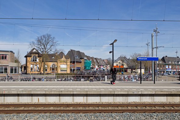 Spoorzone vanaf het station Hilversum door Ronald Wilfred Jansen (bron: Shutterstock)