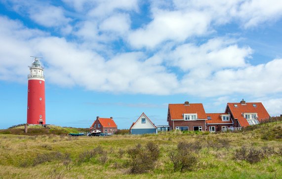 Rode vuurtoren op Texel door A.Basler (bron: Shutterstock)