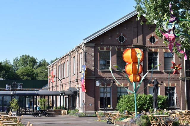 Hembrugterrein (gebouw 43) zuidzijde door Rosemoon (bron: Wikipedia Commons)