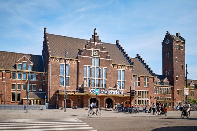 Station Maastricht door YASEMIN OZDEMIR (bron: shutterstock)