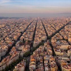Aerial view of Barcelona door StockBrunet (Shutterstock)