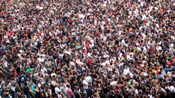 Crowd -> Crowd" (CC BY 2.0) by James Cridland