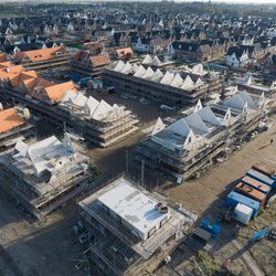 De bouw van de woonwijk Weespersluis in Weesp. door Make more Aerials (bron: Shutterstock)