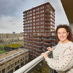 Anouk Roelofs aan de Laan van Spartaan door Raymond de Vries (bron: BPD)