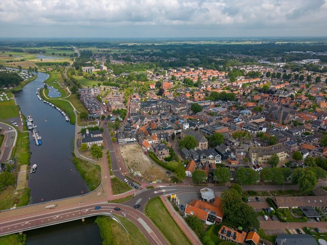 Luchtfoto van Ommen in Overijssel door Robin Dessens (bron: Shutterstock)