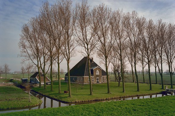 Boerderij met erf door A.J. van der Wal (bron: commons.wikipedia.org)