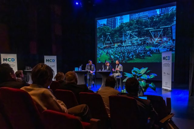 Tom Daamen in gesprek met Helma Born en Geurt van Randeraat tijdens MCD 20 jaar door Christiaan Gorzeman (bron: MCD)