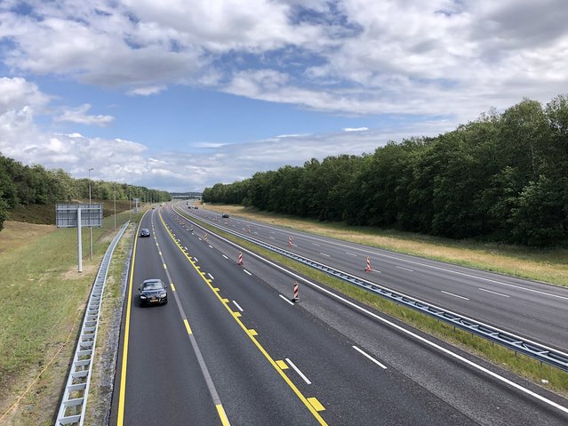 Rijksweg A1 De Kiete door Hay Kranen (bron: Wikimedia Commons)
