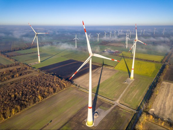 Luchtfoto windturbines door Rudmer Zwerver (bron: shutterstock.com)