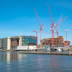 Nieuwbouw in de Amsterdamse haven door Steve Photography (bron: Shutterstock)