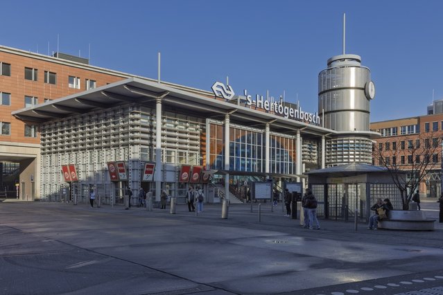 De hedendaagse gevel van het station Den Bosch door PixelBiss (bron: Shutterstock)