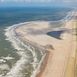 Luchtfoto Zandmotor, Den Haag door Martin Hendriksma (bron: Foto uit boek ‘Aan zee. Een kroniek van de kust’)