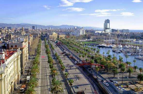 View of the Avenue in the Waterfront in Barcelona, Spain door Structured Vision (bron: Shutterstock)