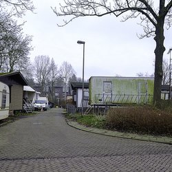 Woonwagenkamp in Groningen door Hardscarf (Wikipedia commons)