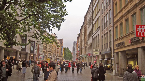 Kaufingerstrasse München" (CC BY-SA 2.0) by Melinda van den Brink door Melinda van den Brink (bron: Flickr)