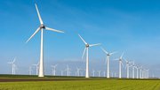 Windmolens in het landschap door fokke baarssen (bron: Shutterstock)