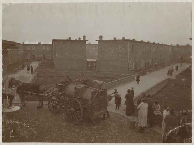 Dagelijks leven in Zomerhof door Haags Gemeentearchief (bron: Haags Gemeentearchief)