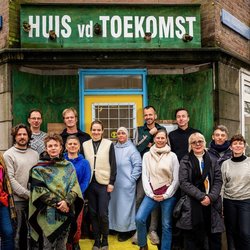 Het team achter Huis van de Toekomst bestaat uit kunstenaars, professionals en buurtbewoners door Havensteder (bron: Huis van de Toekomst)