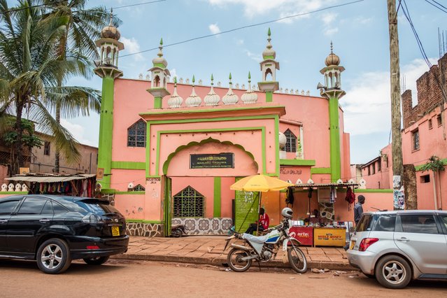 Hoofdingang van de Taquwa moskee in Jinja, Uganda door The Road Provides (bron: Shutterstock)
