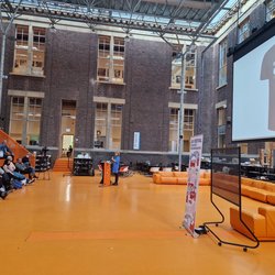 Bouwen in de Buurt presentatie door Saskia Voest (bron: Gemeente Almere)