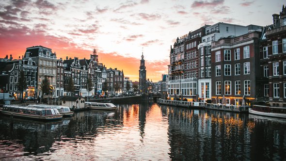 Amsterdam -> Photo by Max van den Oetelaar on Unsplash door Max van den Oetelaar (bron: Unsplash)