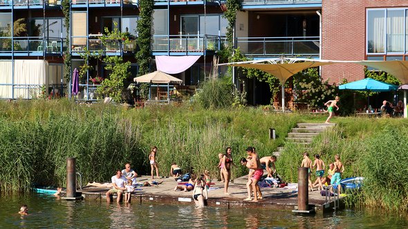 Samenspelende kinderen op een steiger door Urhahn (bron: Urhahn)