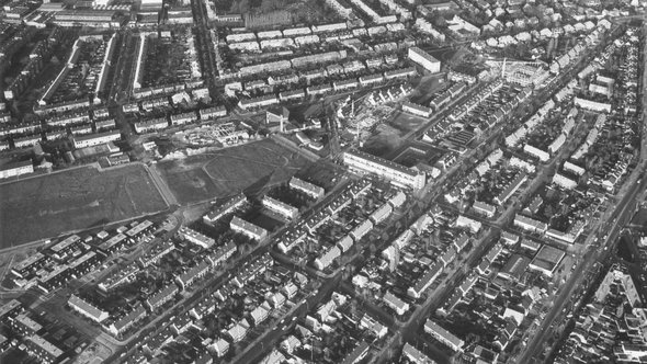 Luchtfoto van Hazenkamp door Regional Archives Nijmegen (bron: Wikimedia Commons)