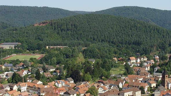 Landschap woningen bos - Pixabay door Steffen 962 (bron: Wikimedia Commons)